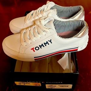 Womens sneakers size 5.5 Tommy Hilfiger